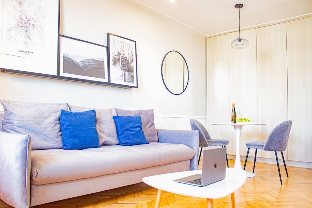 Central Apartment With Balcony And Views, Old Town, Metro Varsó Kültér fotó