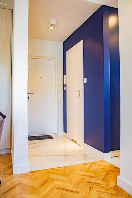 Central Apartment With Balcony And Views, Old Town, Metro Varsó Kültér fotó