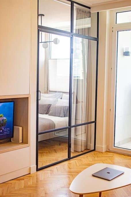 Central Apartment With Balcony And Views, Old Town, Metro Varsó Kültér fotó