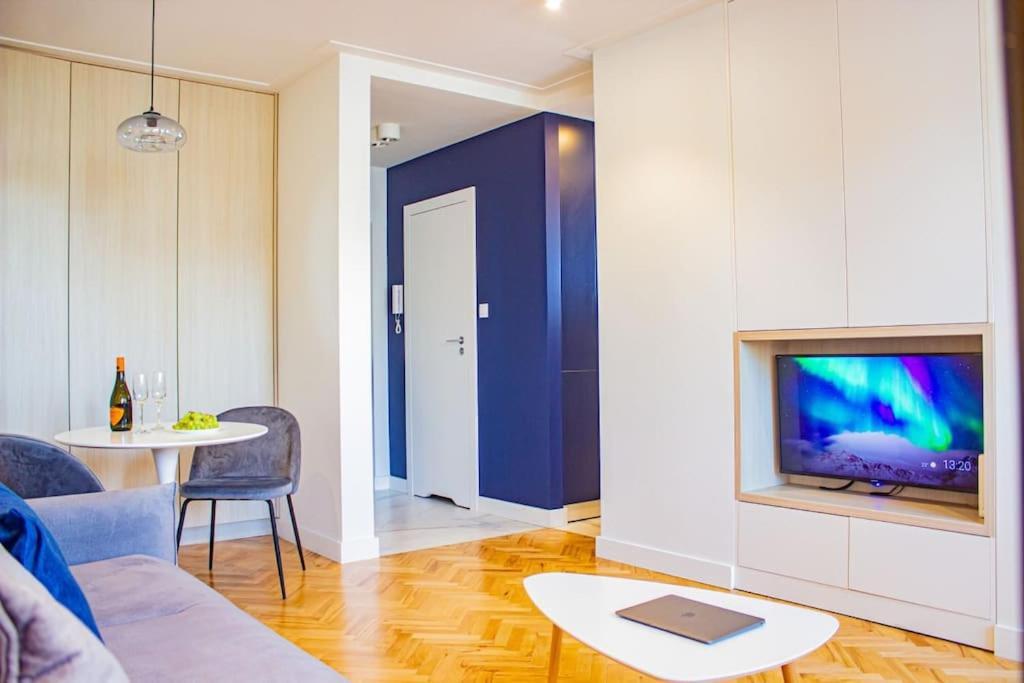 Central Apartment With Balcony And Views, Old Town, Metro Varsó Kültér fotó