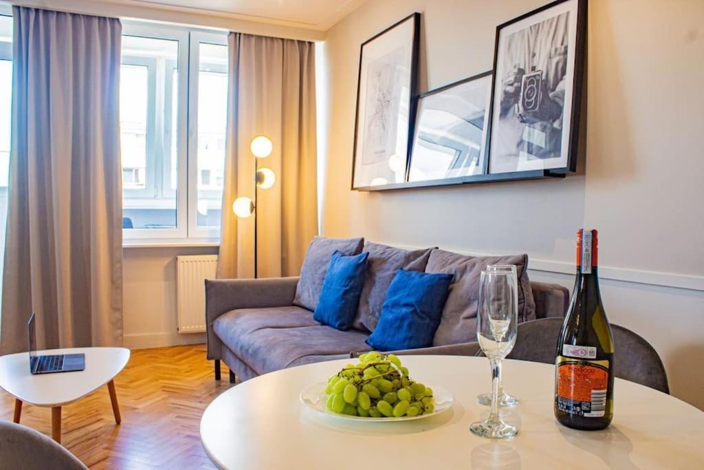Central Apartment With Balcony And Views, Old Town, Metro Varsó Kültér fotó