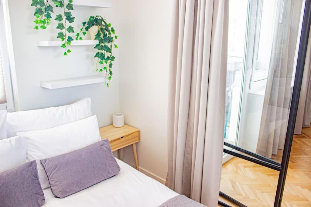 Central Apartment With Balcony And Views, Old Town, Metro Varsó Kültér fotó